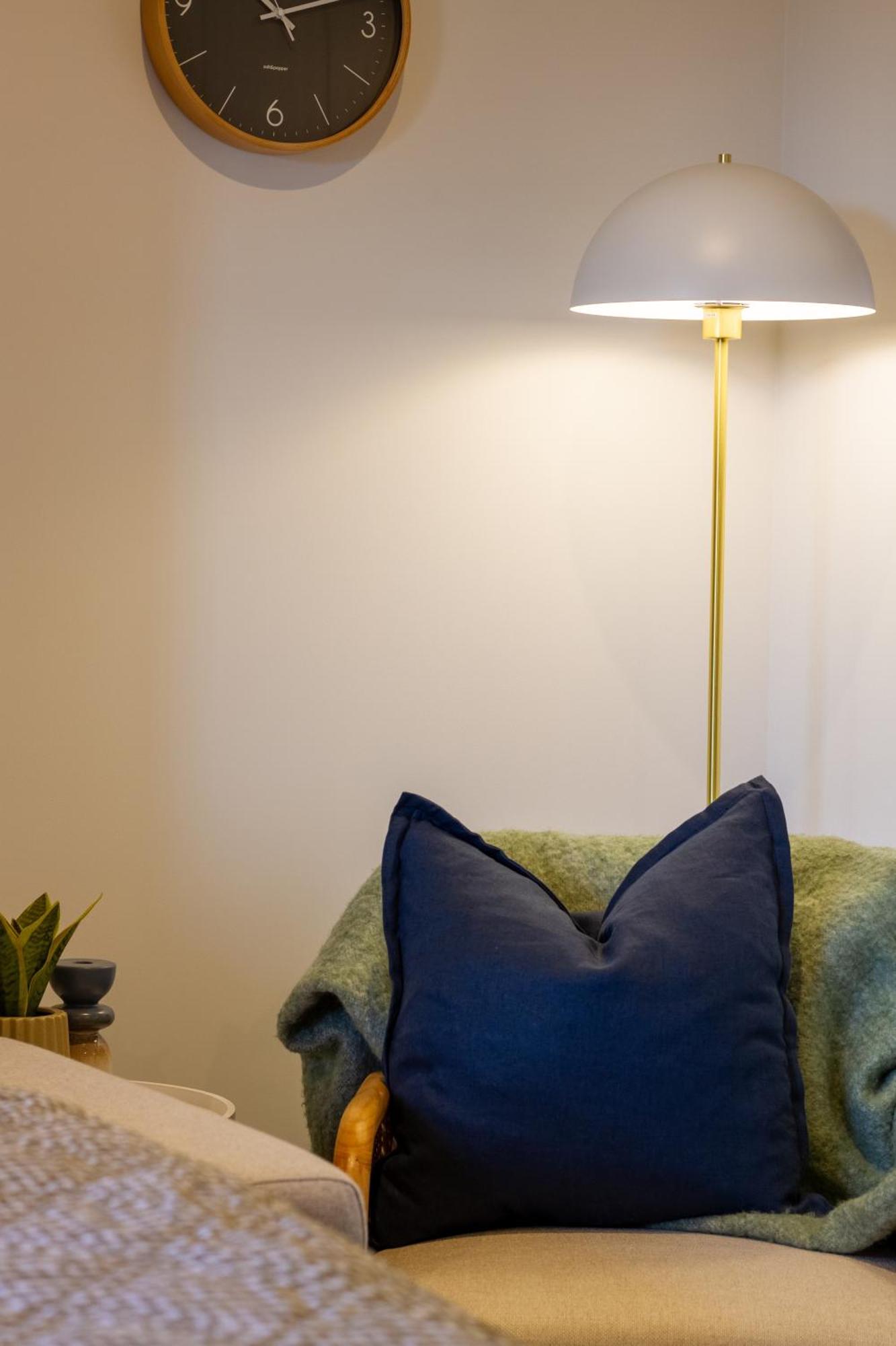 Downtown Comfort: Modern Studio With Backyard كريستتشيرش المظهر الخارجي الصورة