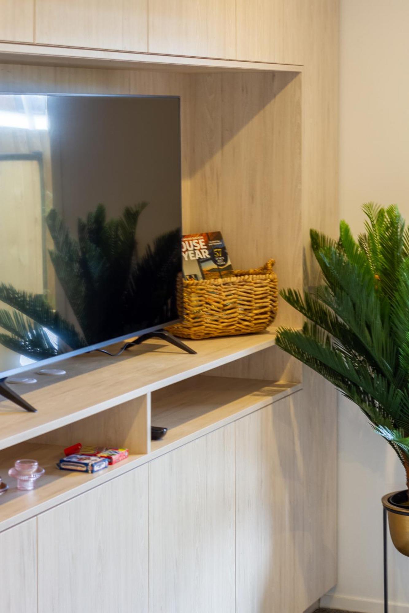 Downtown Comfort: Modern Studio With Backyard كريستتشيرش المظهر الخارجي الصورة