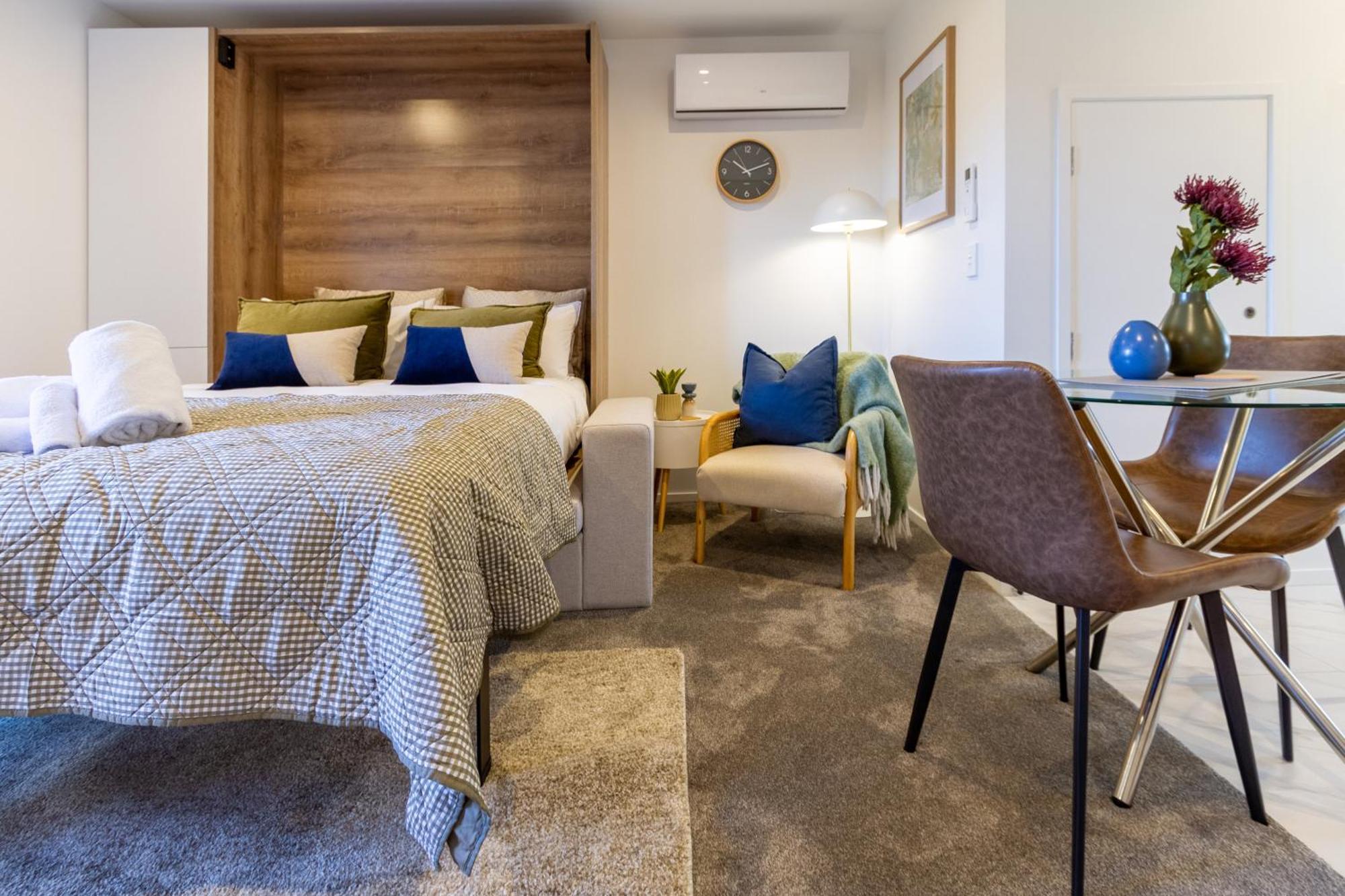 Downtown Comfort: Modern Studio With Backyard كريستتشيرش المظهر الخارجي الصورة