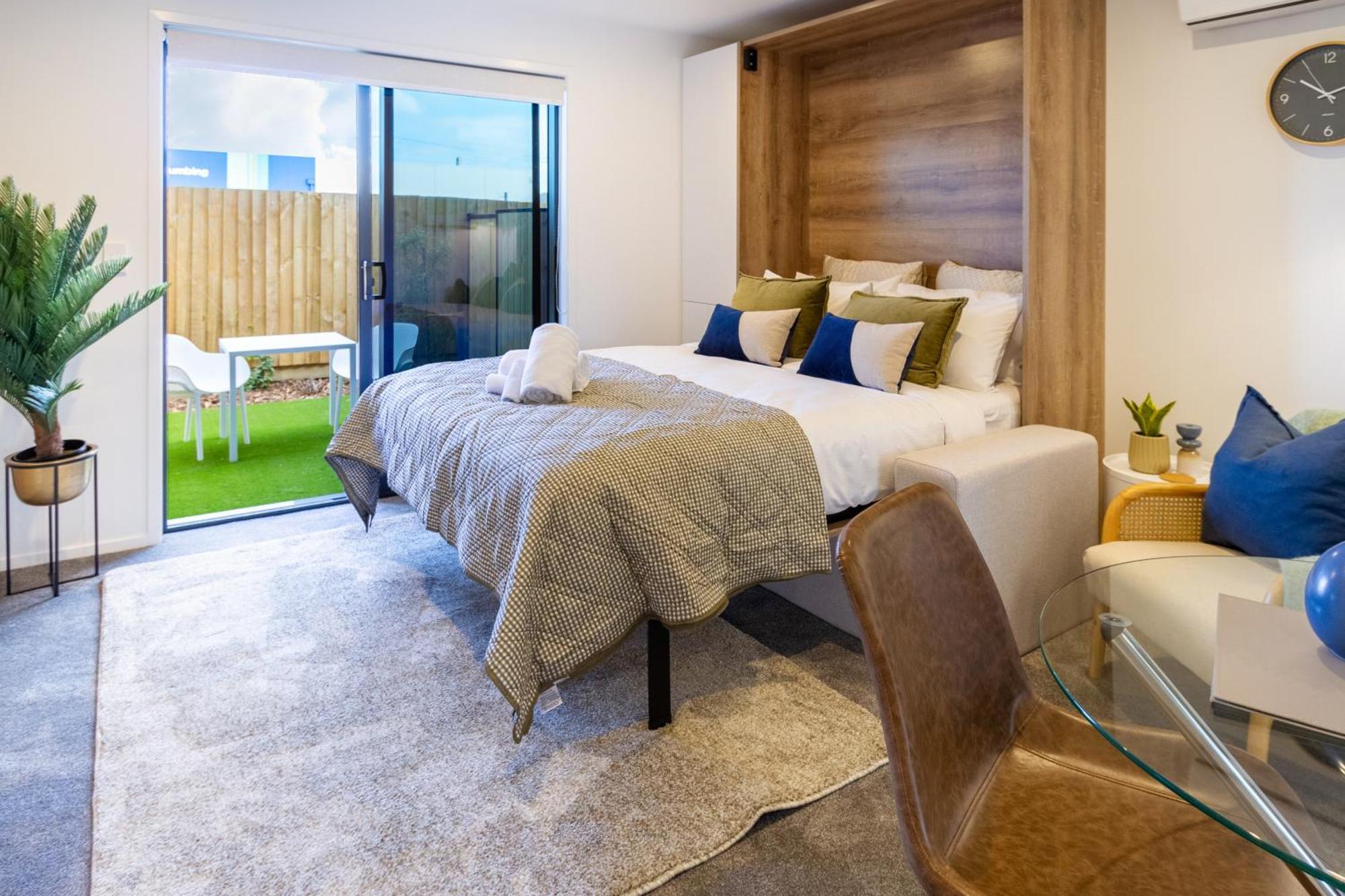 Downtown Comfort: Modern Studio With Backyard كريستتشيرش المظهر الخارجي الصورة